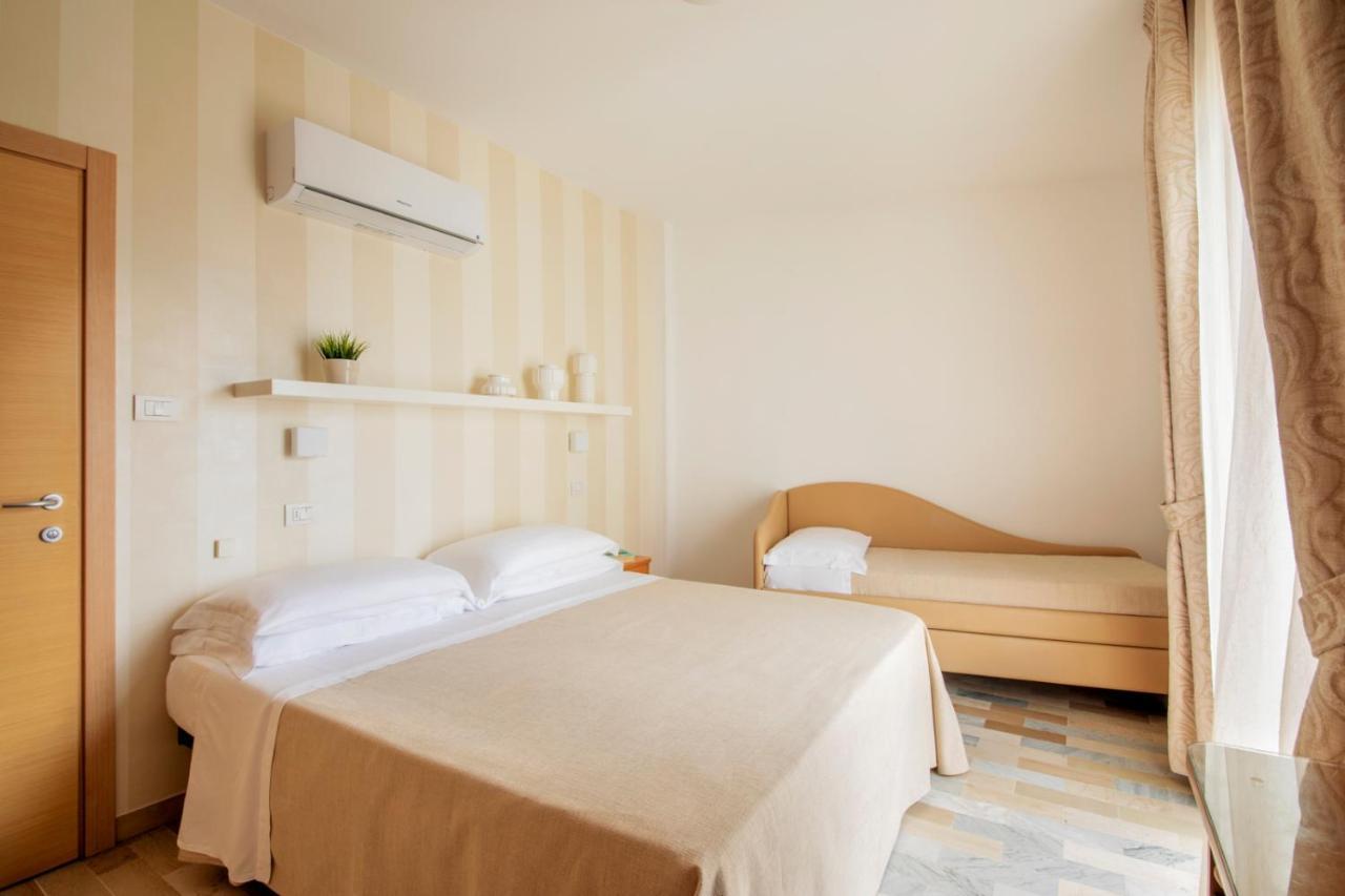 Hotel Bernard ซัน เบเนเดตโต เดล ตรอนโต ภายนอก รูปภาพ