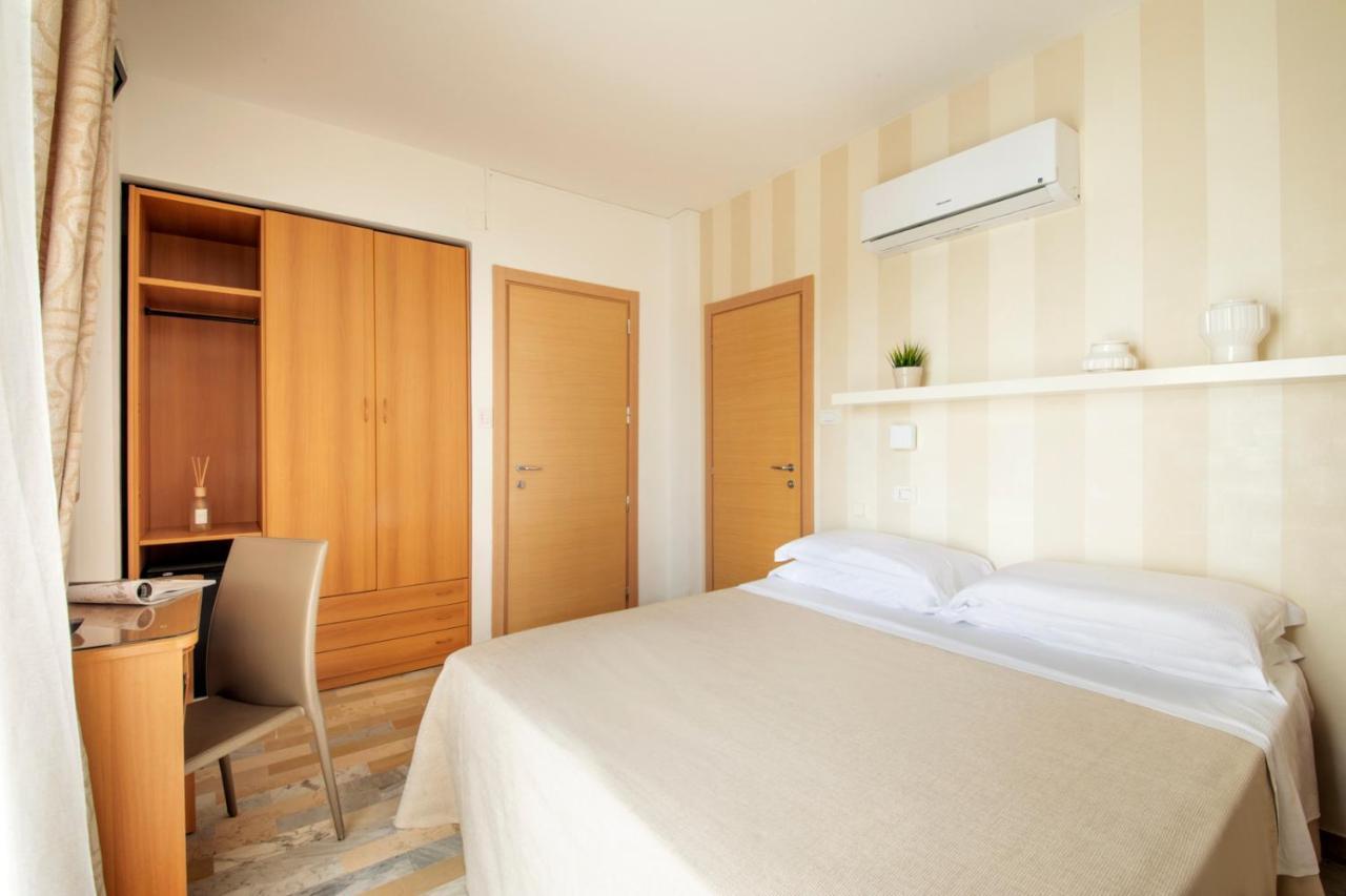 Hotel Bernard ซัน เบเนเดตโต เดล ตรอนโต ภายนอก รูปภาพ