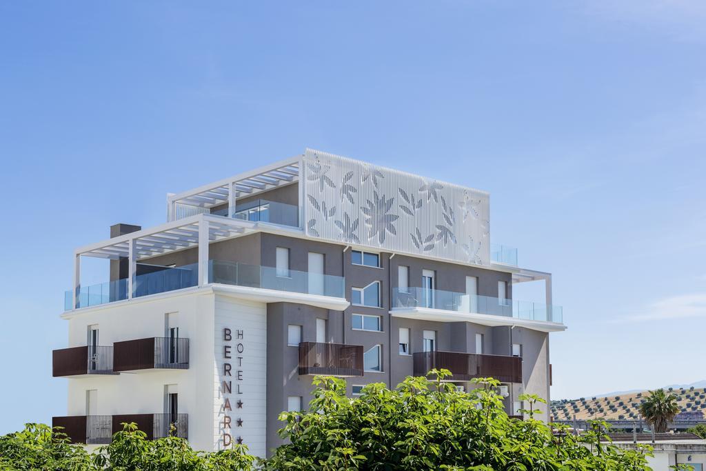 Hotel Bernard ซัน เบเนเดตโต เดล ตรอนโต ภายนอก รูปภาพ