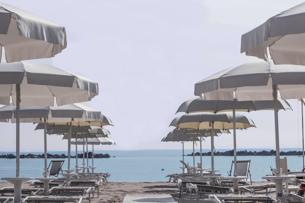 Hotel Bernard ซัน เบเนเดตโต เดล ตรอนโต ภายนอก รูปภาพ