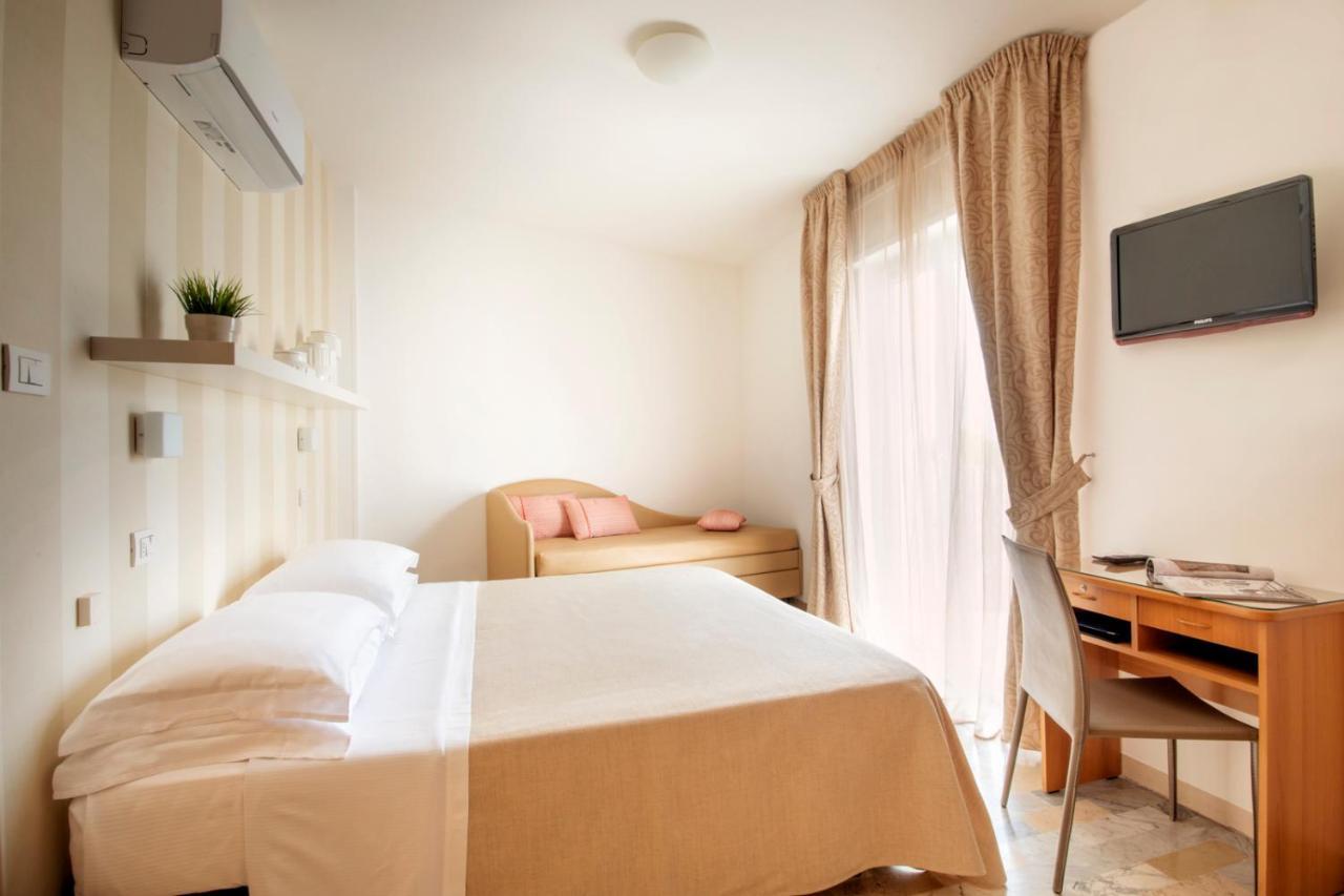 Hotel Bernard ซัน เบเนเดตโต เดล ตรอนโต ภายนอก รูปภาพ